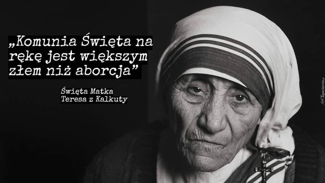 Matka_Teresa_komunia_na_reke